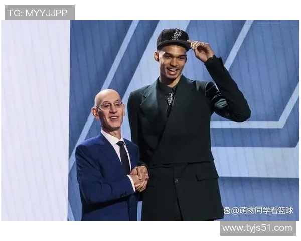 武汉篮球队转型升级之路:从传统强队到现代篮球新标杆的探索与实践 武汉篮球队转型升级之路:从传统强队到现代篮球新标杆的探索与实践